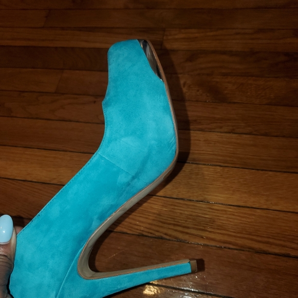 BCBG High Heels - Picture 3 of 4